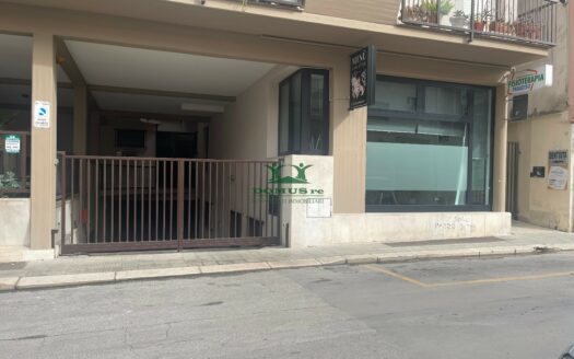 Locale uso deposito Via Mercadante